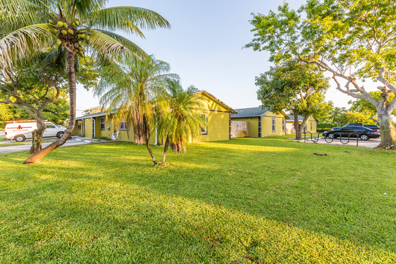healing-properties-delray-beach-sober-living-exterior-lawn-01 Healing Properties Sober Living Delray Beach Halfway House