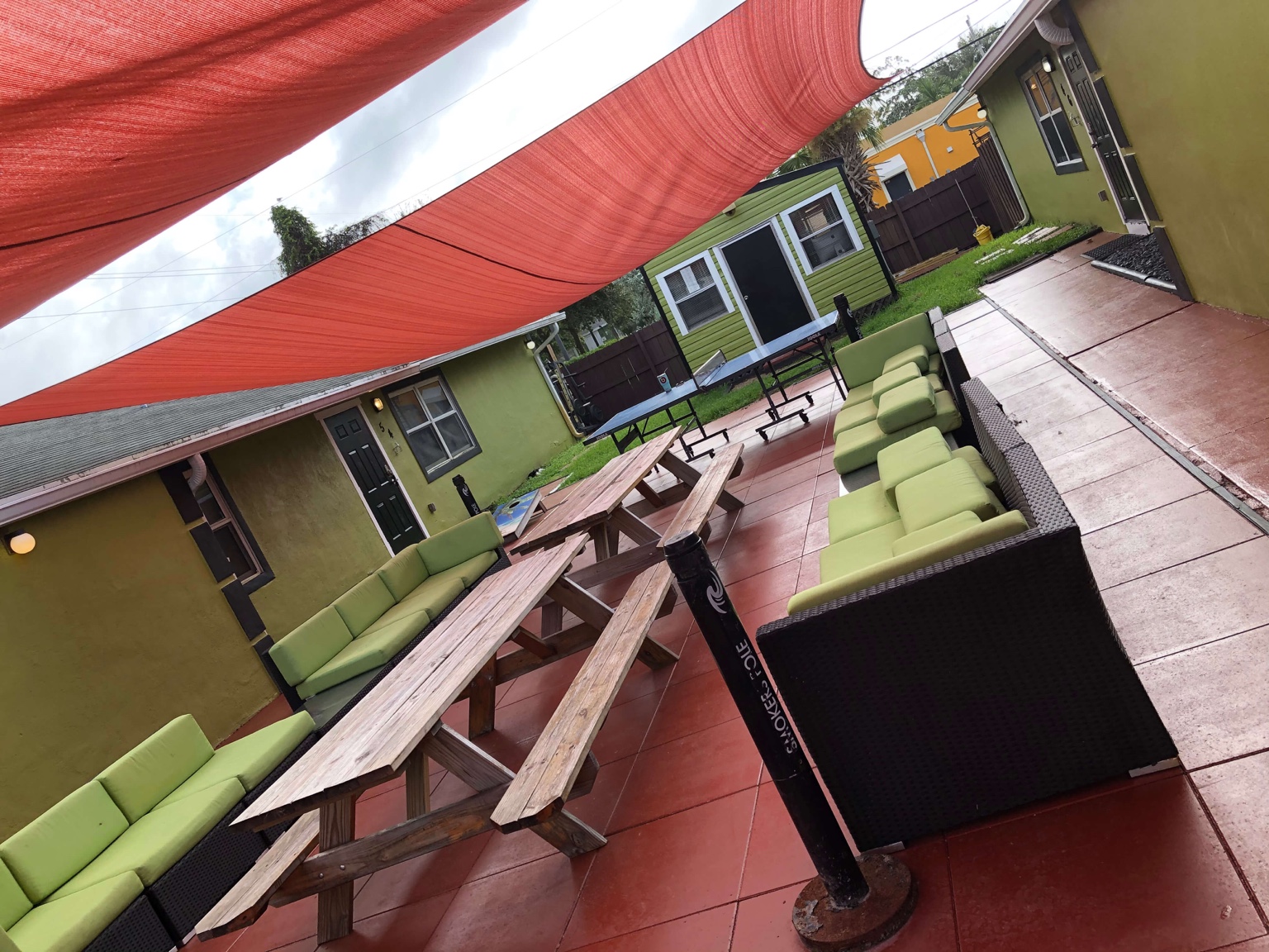 healing-properties-exterior-courtyard Healing Properties Sober Living Delray Beach Halfway House